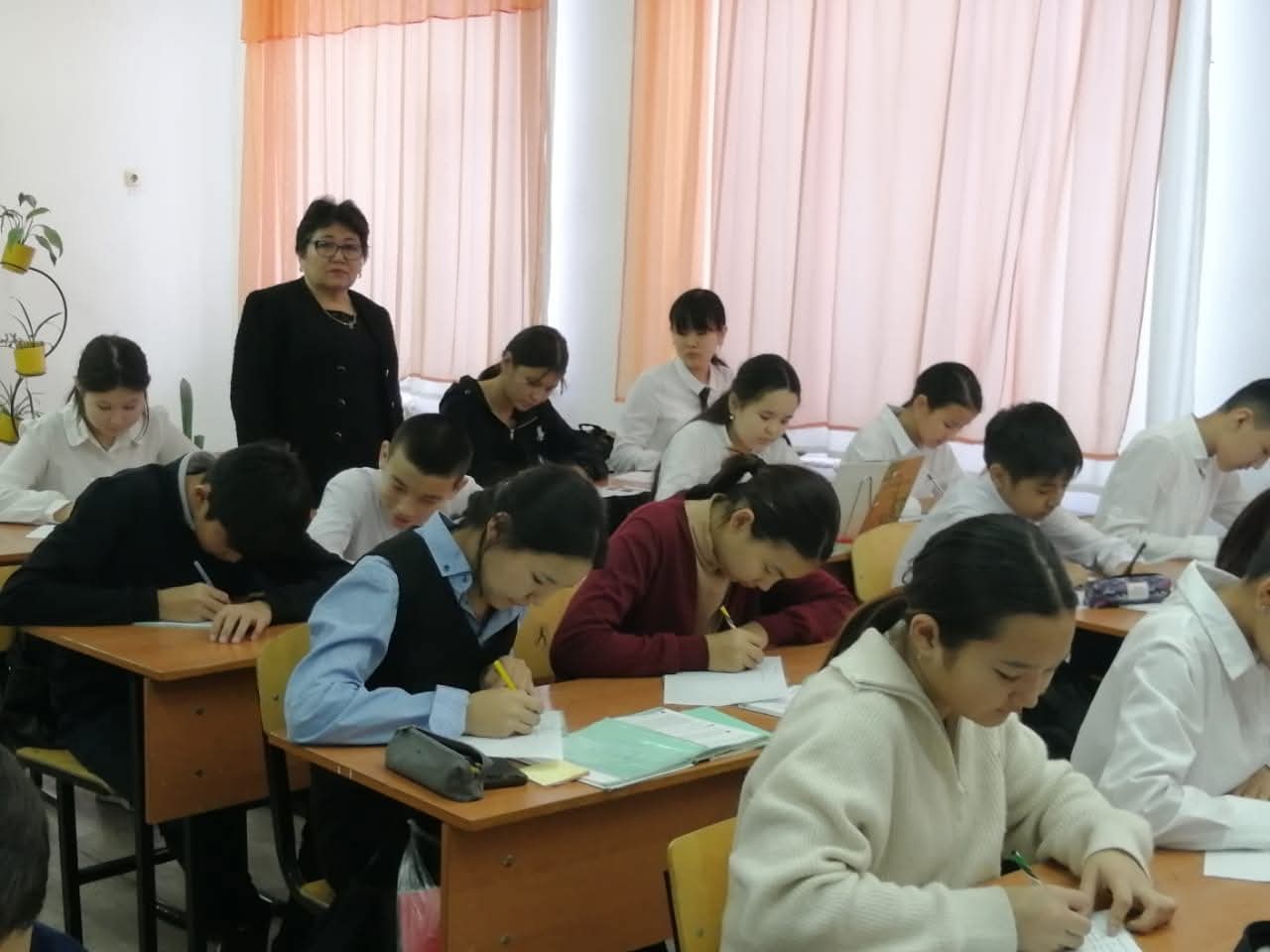 «Таза қазақстан» жалпыұлттық экологиялық акциясы аясында оқушыларымен табиғатты аялау, қорғау мақсатында эссе